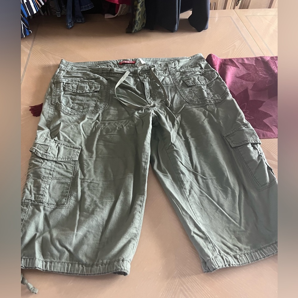 Women’s union bay Capri pants.